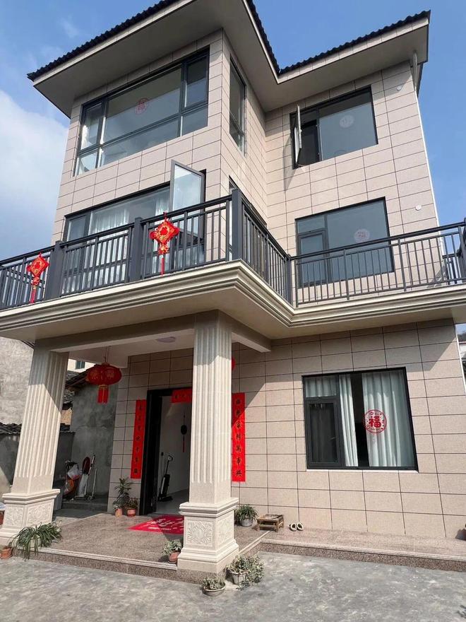 村自建房子。虽然平平无奇住着却超温馨！AG真人登录入口浙江姑娘花50万回农(图7)