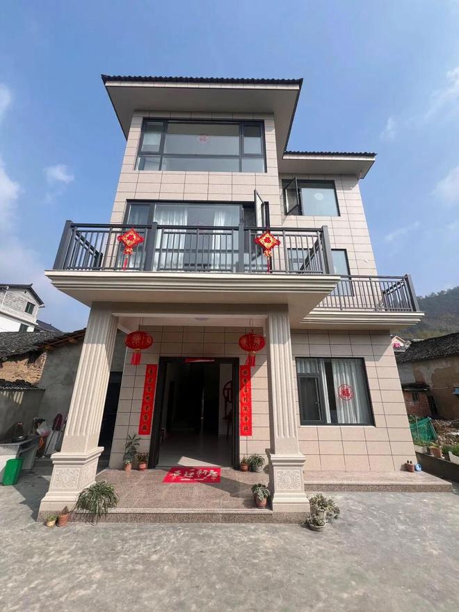 村自建房子。虽然平平无奇住着却超温馨！AG真人登录入口浙江姑娘花50万回农(图6)