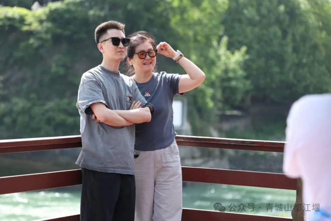都江堰太火爆NPC白娘子被求合影到宕机AG真人百家乐顶流实锤！这个五一青城山(图8)