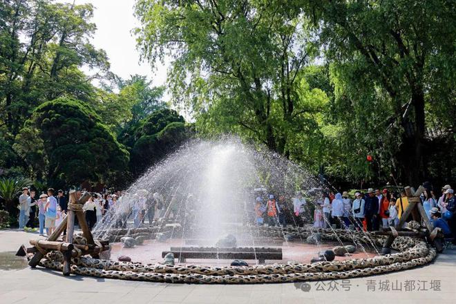 都江堰太火爆NPC白娘子被求合影到宕机AG真人百家乐顶流实锤！这个五一青城山(图12)