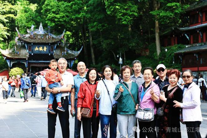 都江堰太火爆NPC白娘子被求合影到宕机AG真人百家乐顶流实锤！这个五一青城山(图26)